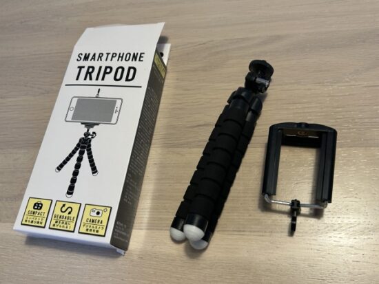 3COINSのモバイル三脚