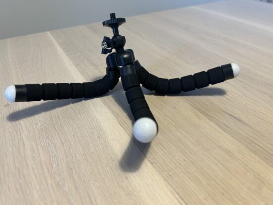 3COINSのモバイル三脚