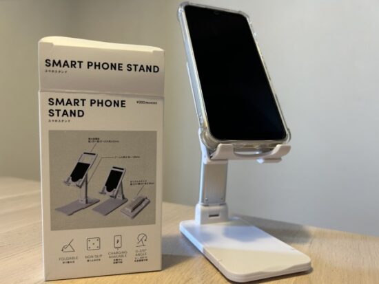 3COINSのスマホスタンド