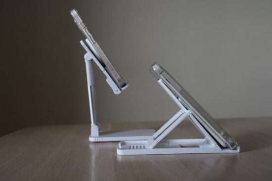 3COINSのスマホスタンド