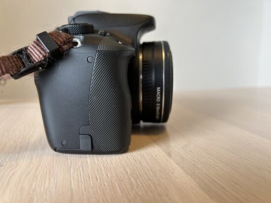 カメラのレンズef-s24mm