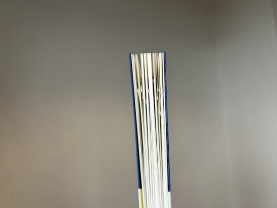 折った本の画像